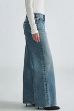 Sandy Brushed Classic Denim Jean