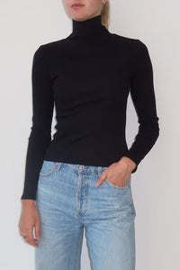 Ribbed Fitted Turtleneck